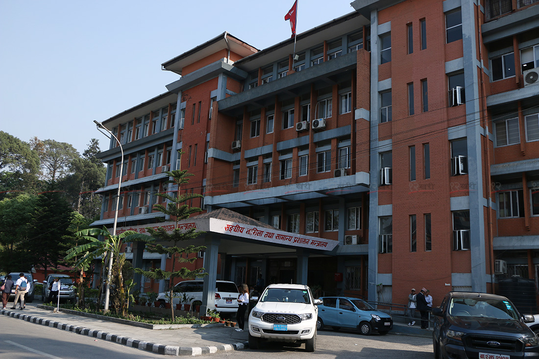 सामान्य प्रशासन मन्त्रालयले भूकम्प प्रभावित स्थानीय तहका कर्मचारीलाई भन्यो– बिदामा नबस्नू